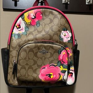 Coach court Signature Backpack with Floral Accents